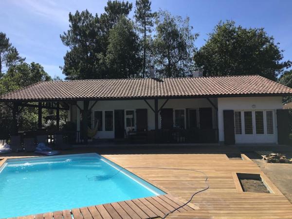 Villa landaise de charme avec piscine chauffée, Réserver  Hôtels à Aquitaine avec piscine, Piscine