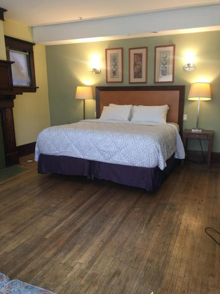 Linda guesthouse, Réserver  Hôtels à Colombie-Britannique avec parking, Parking