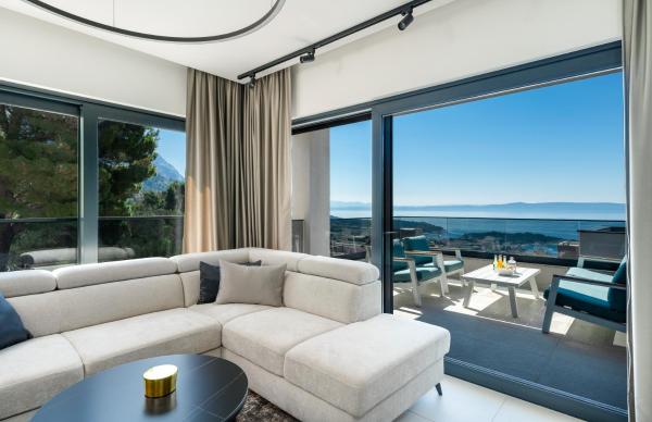 Luxury Villa Tea with Heated Pool, Buchen Sie  Hotels in Gespanschaft Split-Dalmatien mit Parkplatz, Parkplätze