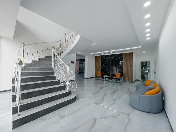 Hotel Utes, Prenota  Kaji-Say Tamchy