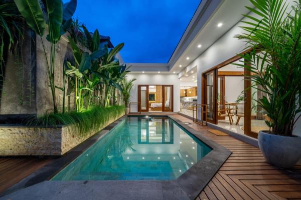 Sundaze 3 - Villa with Huge Pool and Kitchen, Buchen Sie  Hotels mit Pool in Badung, Schwimmbad