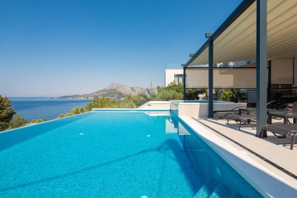 Bella Figura Apartments - Heated Pool, Book Apartment Hotels in Split Region with a Pool, Swimming Pool