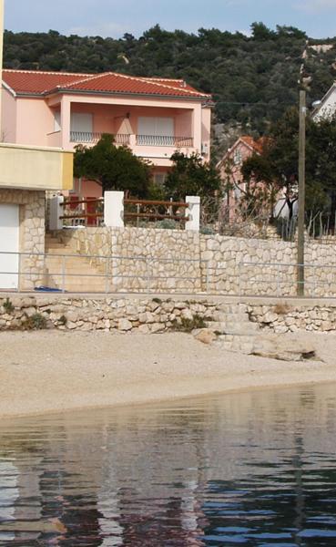 Villa MILICA, Buchen Sie  Hotels in Insel Rab mit Parkplatz, Parkplätze