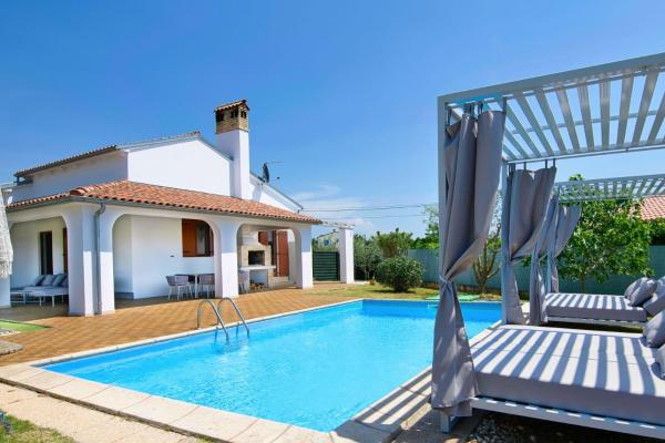 Villa Melody, a luxurious Holiday Retreat, Reserva ahora  Hoteles en Istria central con piscina, Piscina
