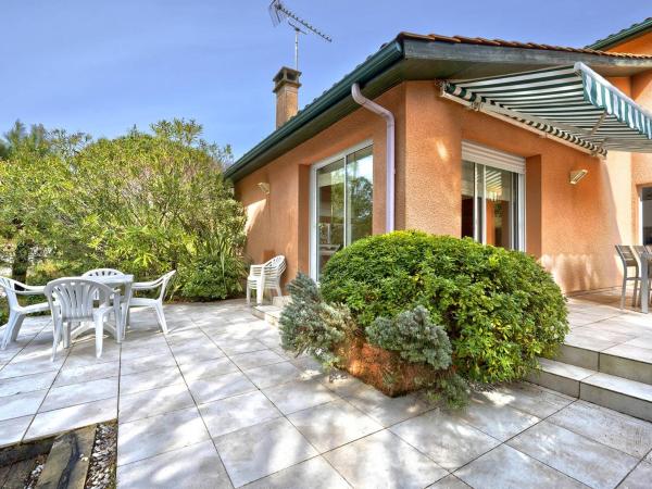 Villa au Pyla-sur-Mer, au calme, proche plage, pour 8 pers. avec jardin, terrasses et tout confort - FR-1-433-117, Reserva ahora  Hoteles en Aquitania con aparcamiento, Aparcamiento