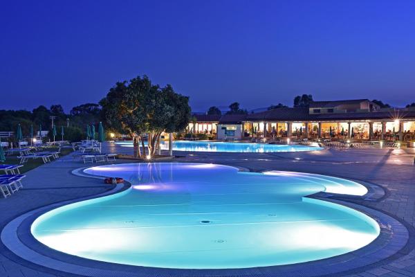 Hotel Club & Village Cala Fiorita, Reserva ahora  Hoteles con piscina en Agrustos, Piscina