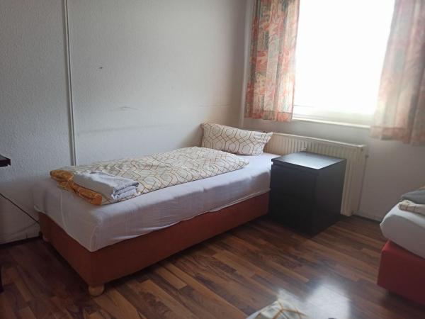 Monteurzimmer - Waldbronn, Reserva ahora  Hoteles en Baden-Wurtemberg con aparcamiento, Aparcamiento