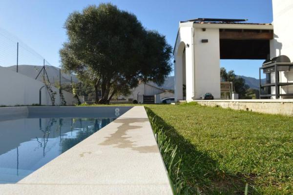 Villa Ami, Reserva ahora  Hoteles en Castiadas con piscina, Piscina