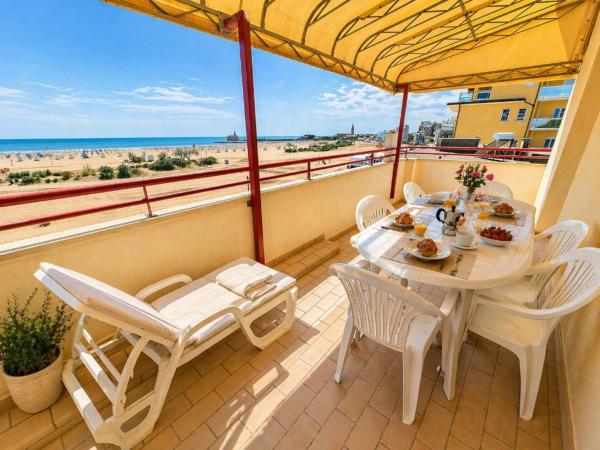 Villa Nave Trilocale con Terrazza Frontemare - Agenzia Cocal, Reserva ahora  Hoteles en Véneto con aparcamiento, Aparcamiento
