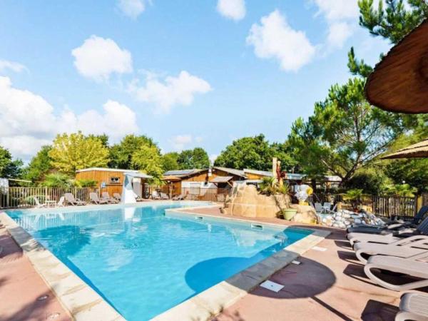 Camping 4 étoiles - Piscine - eehda0, Prenota  Hotel con piscina a Medoc, Piscina