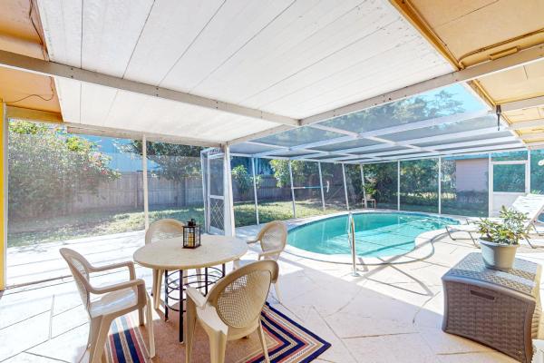 Balmy Breeze Hideaway, Buchen Sie  Hotels mit Pool in Redington Shores, Schwimmbad