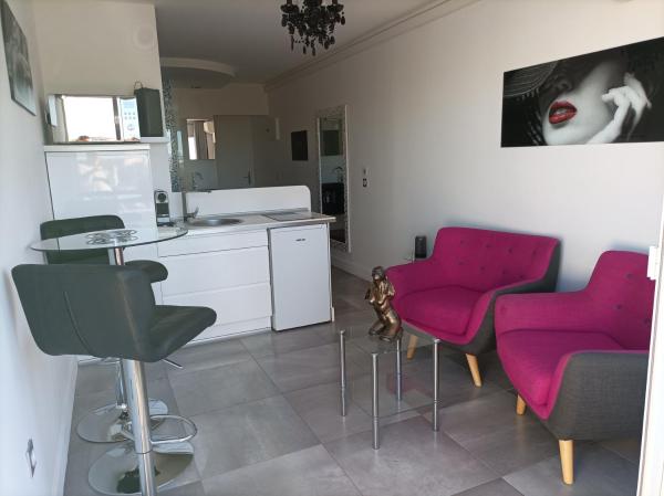 Village Naturiste Studio Luxe, Réserver  Hôtels à Hérault avec parking, Parking