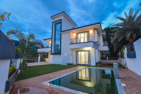 Royal Paradise Villa, Réserver  Hôtels à Maharashtra avec piscine, Piscine