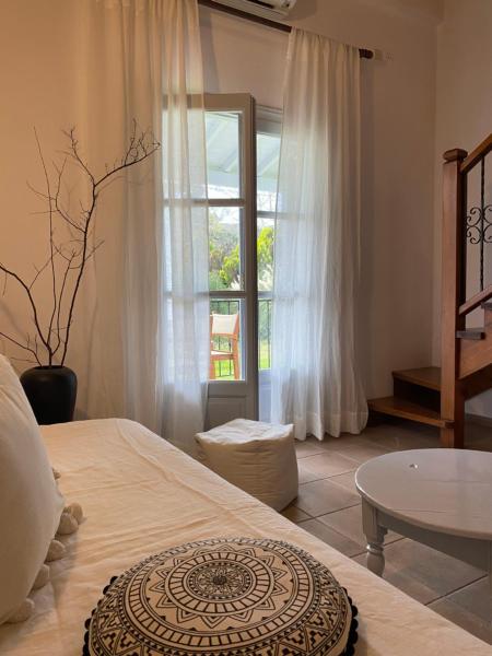 Calma Cottage, Prenota  Hotel a Sporadi con parcheggio, Parcheggio