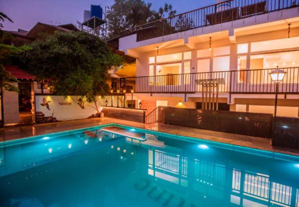 Wayanad Valentine Pool Resort, Prenota  Hotel a Kerala con piscina, Piscina