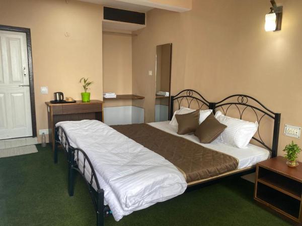 Sri Vrindavan Guest House Pure Veg, Reserva ahora  Hoteles en Bengala Occidental con aparcamiento, Aparcamiento