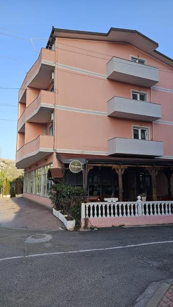 Hotel Marigona, Prenota  Hotel a Lezhë County con piscina, Piscina