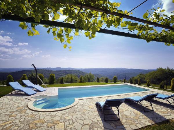 Villa in Lupoglav with Pool near the Sea, Reserva ahora  Hoteles en Istria central con piscina, Piscina