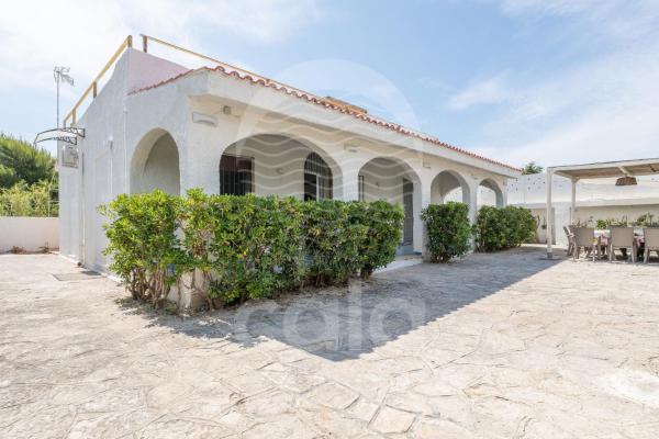 Villa Prima Fila- Spiaggia a 5m - By Cala Salento, Buchen Sie  Hotels in Porto Cesareo mit Parkplatz, Parkplätze