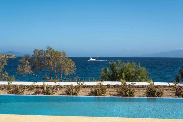 Golden View Villa with Private Swimming Pool, Prenota  Hotel a Paro con piscina, Piscina