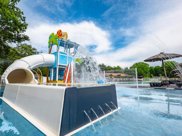 Camping Arès, Reserva ahora  Hoteles en Aquitania con aparcamiento, Aparcamiento