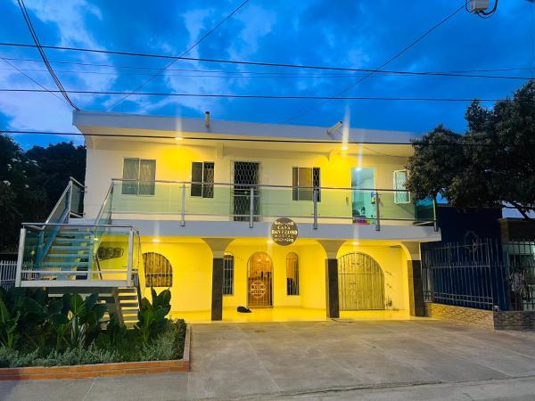 Hostal Casa San Pedro, Reserva ahora  Hoteles en Santa Marta con aparcamiento, Aparcamiento