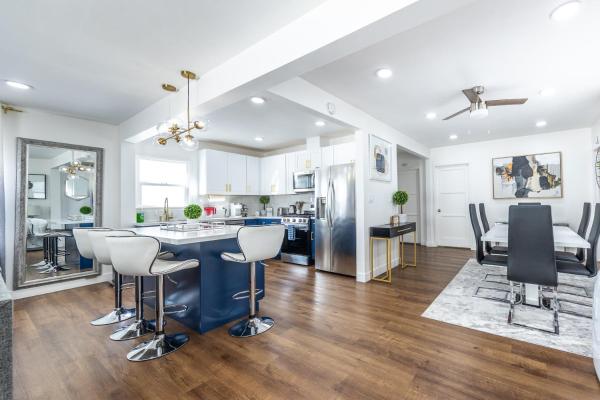 Luxury Villa with Hot Tub! Minutes to Beach & Bars, Prenota  Long Beach Los Angeles Metropolitan Area