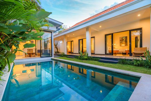 4 Bdr -Villa Donna, Fast Wi-Fi & Private Pool, Prenota  Canggu Badung