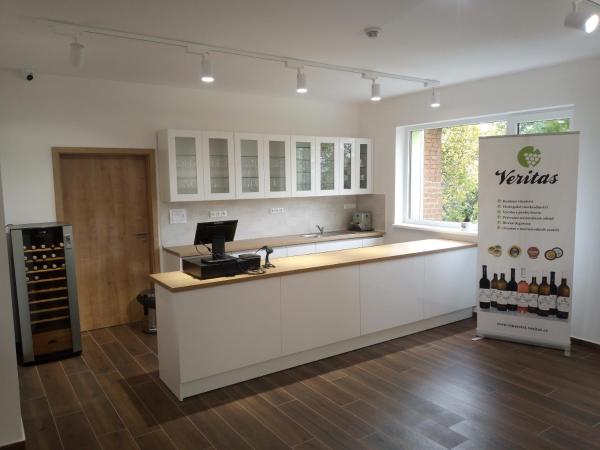 VINAŘSTVÍ VERITAS - apartmány, Prenota  Hotel a Moravia meridionale con parcheggio, Parcheggio