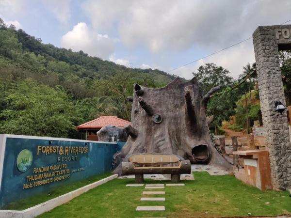 Forest and River Edge Resort, Prenota  Hotel a Kannur con piscina, Piscina