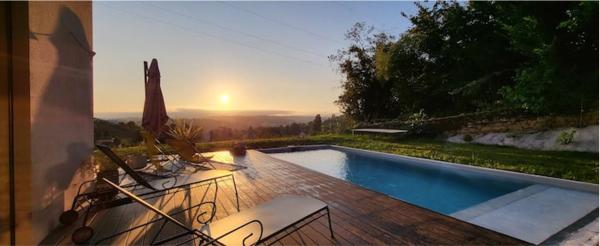 Villa avec piscine et vue admirable sur la nature, Prenota  Saint-Romain-au-Mont-dʼOr 