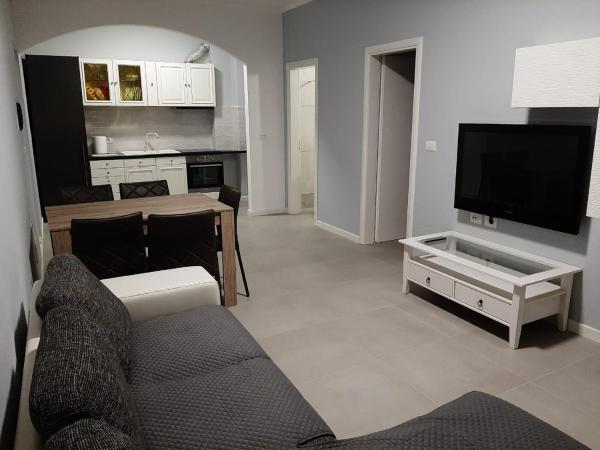 Junik Apartment, Buchen Sie Ferienwohnung Hotels in Qark Vlora mit Parkplatz, Parkplätze