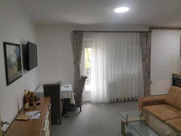 Restoran Mijajlovic, Buchen Sie  Kuršumlija Zentralserbien