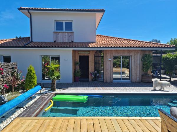 Villa climatisée avec piscine à LEGE CAP FERRET, Reserva ahora  Hoteles en Aquitania con aparcamiento, Aparcamiento