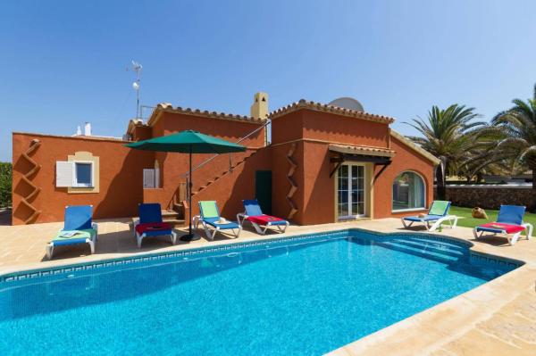 Villa Hegoalde by Villa Plus, Reserva ahora  Hoteles con piscina en Menorca, Piscina