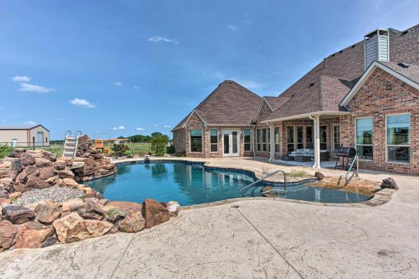 Chic Ranch Villa Less Than 5 Mi to Lake Ray Roberts, Prenota  Pilot Point 