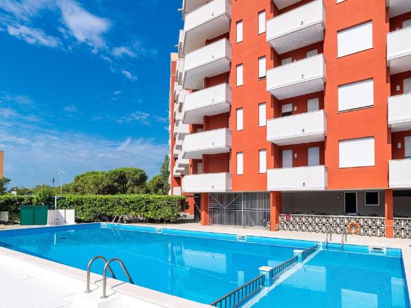 Lovely holiday home in Porto Santa Margherita with pool, Reserva ahora  Hoteles en Véneto con piscina, Piscina