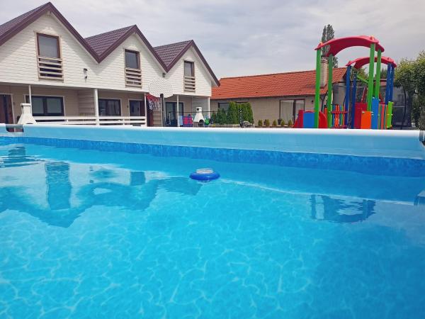 Domki Platinium Sianożęty, Buchen Sie  Hotels in Westpommern mit Pool, Schwimmbad