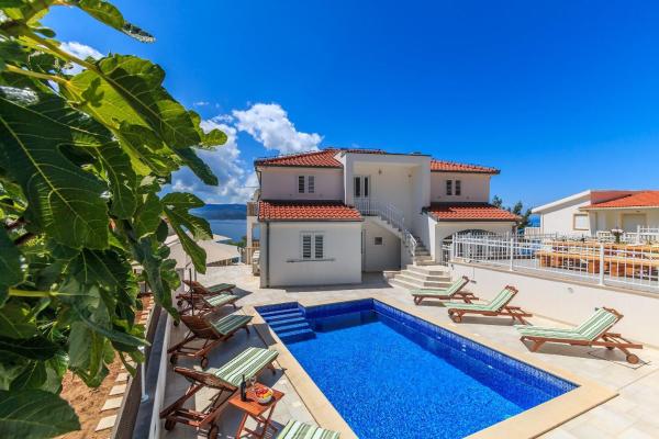 Villa Katarina, Book  Hotels in Split Region with a Pool, Swimming Pool