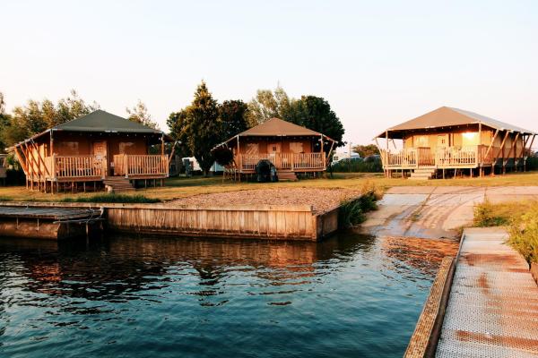 Luxury Lake Lodge, Book  Alphen Noord-Brabant