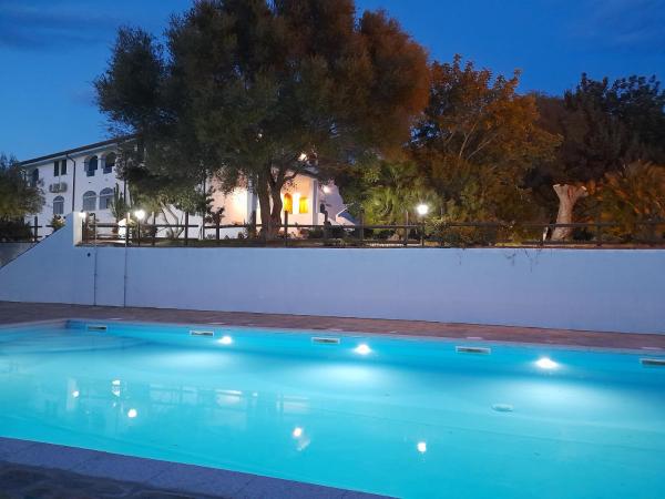 Agriturismo Palas De Serra Country Resort, Buchen Sie  Hotels mit Pool in Barbagia, Schwimmbad