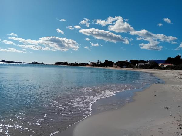 Villa Gialla - Il mare a due passi, Prenota  Pula Sardegna del Sud
