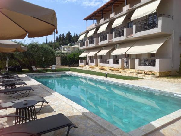 POSEIDON SeaSide Deluxe Suites, Prenota  Hotel a Thesprotia Regional Unit con piscina, Piscina