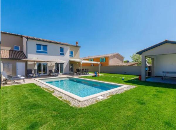Villa Edi-heated pool & e-bike, Reserva ahora  Šišan Pula