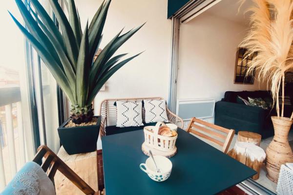 La Méditerranée Appartement au coeur du Village 50m de la plage, Réserver  Le Grau-du-Roi Camargue