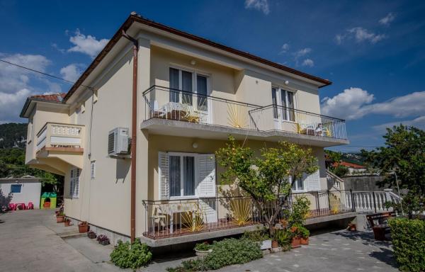 Apartments Ljubica Banjol, Buchen Sie Ferienwohnung Hotels in Insel Rab mit Parkplatz, Parkplätze