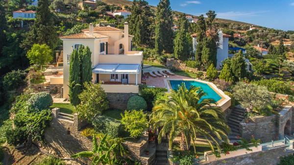 Hortensia Villa - Infinity Pool & Sea Views by Explore Andros, Prenota  Hotel a Andro con piscina, Piscina