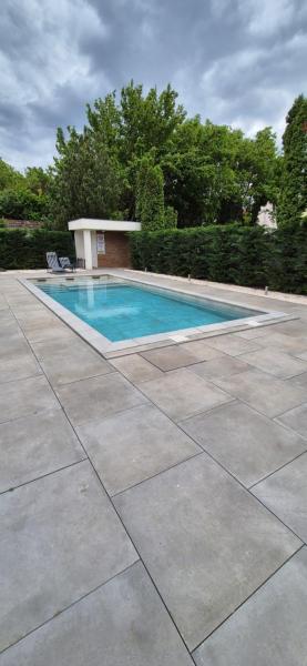 Oasis Apartman, Réserver  Hôtels à Northern Great Plain avec piscine, Piscine