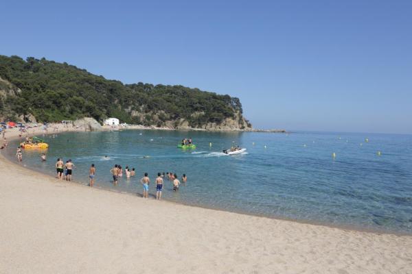Happy Camp mobile homes in Camping Sènia Cala Canyelles, Prenota  Hotel a Costa Brava con piscina, Piscina