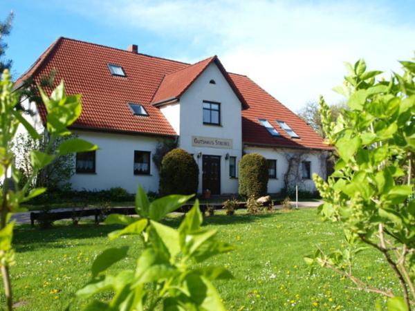 Familienfreundlicher Landurlaub im Gutshaus, Book  Trent Rügen